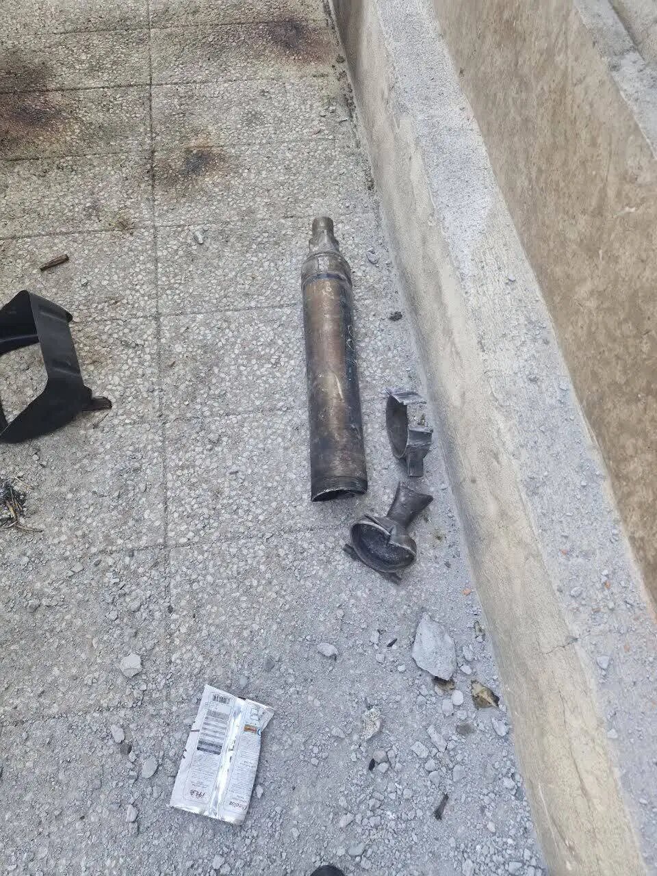 انفجار مهمات عملنکرده در بازار ضایعات نسیمشهر/ برخورد ترکش گلوله به دیوار یک مدرسه انفجار مهمات عملنکرده در بازار ضایعات نسیمشهر/ برخورد ترکش گلوله به دیوار یک مدرسه