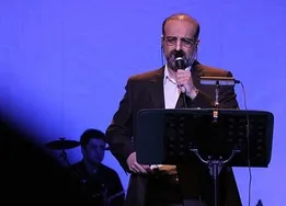 کنسرت محمد اصفهانی در کرمان در پی باختن ۶ نفر در حادثه واژگونی اتوبوس دانش آموزان لغو شد