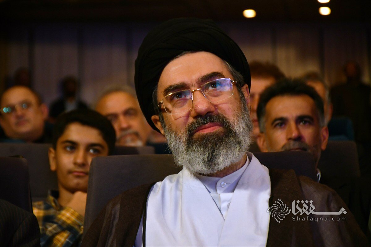 عکس / تصویر تازه منتشر شده از آیت الله سیدمجتبی خامنه‌ای