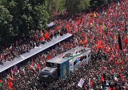تصاویر/ احوالپرسی محمود کریمی با فرزندان رهبر شهید در یک مراسم