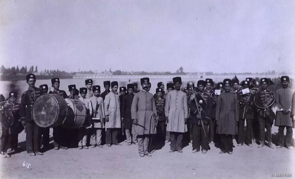 عکس/ دسته موزیک نظامی در میدان مشق تهران؛ ۱۳۰ سال قبل