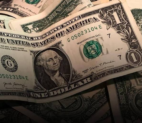 قیمت دلار امروز دوشنبه ۵ مرداد؛ آخرین نرخ دلار بازار آزاد و قیمت لحظهای ارز + جدول قیمت دلار امروز دوشنبه ۵ مرداد؛ آخرین نرخ دلار بازار آزاد و قیمت لحظهای ارز + جدول