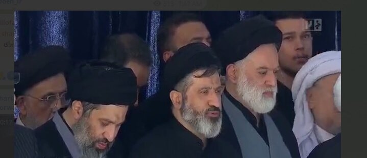 سه تن از پسران رهبر شهید انقلاب در مصلی تهران + عکس