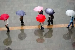 کاهش محسوس دما در راه تهران؛ بارش در شمال و طوفان گردوخاک در شرق کشور