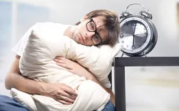 چرا همیشه خسته‌ایم حتی وقتی خوب می‌خوابیم؟