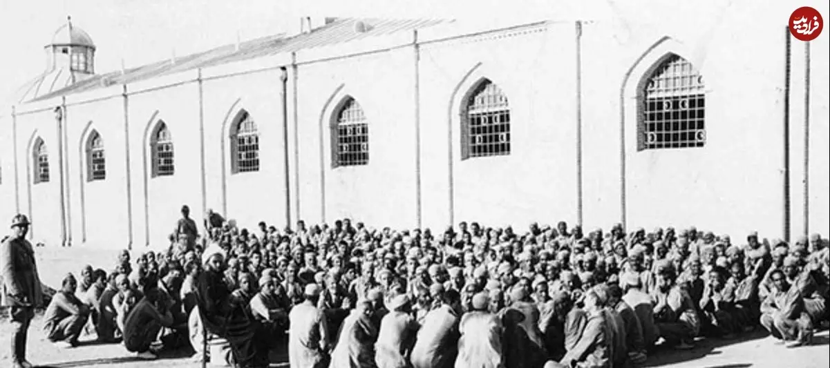 عکس/ زندانیان زندان قصر در محوطه زندان و در دوره پهلوی اول؛ سال ۱۳۱۰