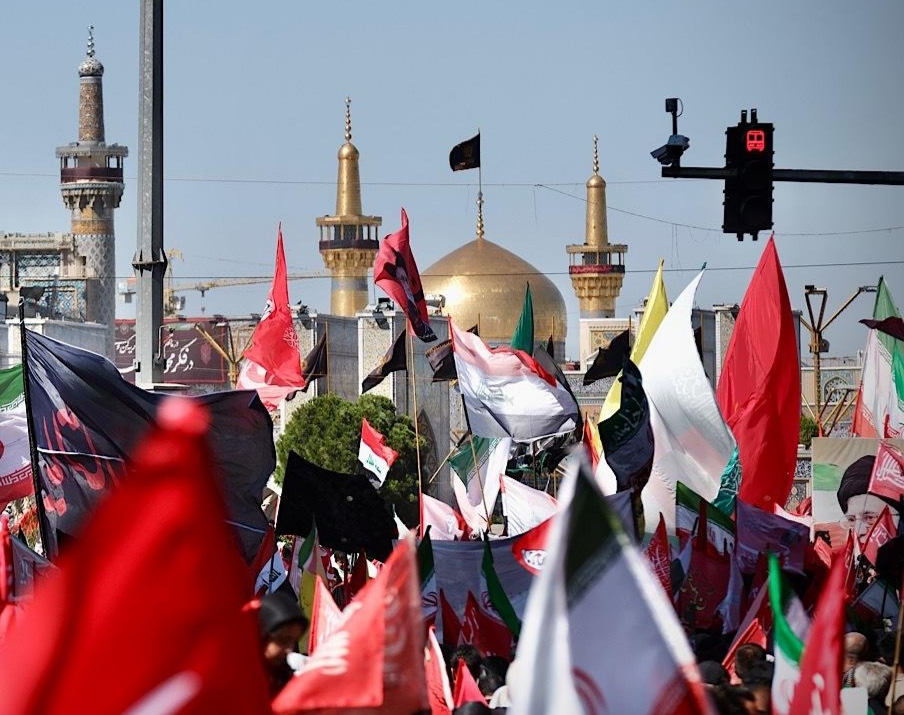 آرامش پیکر رهبر شهید در پناه شمس الشموس آرامش پیکر رهبر شهید در پناه شمس الشموس