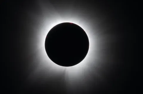 جزییات نادرترین خورشیدگرفتگی کامل ۲۰۲۶ / زمان و نکات مهم