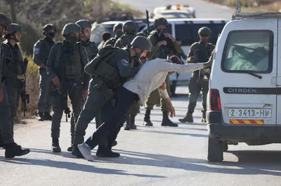 عکس/ تفتیش یک کشاورز زیتون کار فلسطینی در کرانه باختری