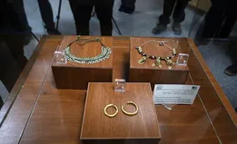 تصاویر / رونمایی از اشیاء تاریخی نفیس در موزه هگمتانه