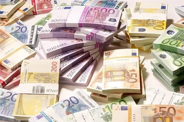 قیمت دلار، قیمت یورو و قیمت پوند دوشنبه ۲۹ اسفند ۱۴۰۱ + جدول
