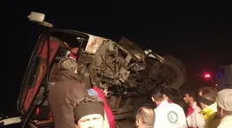 تصادف مرگبار اتوبوس مسافری و تریلی با ۲۴ کشته و مصدوم