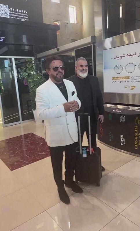 بازگشت بیژن مرتضوی به ایران؛ خواننده پاپ پس از ۴۷ سال وارد تهران شد بازگشت بیژن مرتضوی به ایران؛ خواننده پاپ پس از ۴۷ سال وارد تهران شد