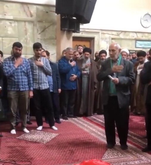 سینهزنی رهبر انقلاب در یک مراسم تشییع/ آیت سید مجتبی خامنهای در کنار برادرش + تصاویر سینهزنی رهبر انقلاب در یک مراسم تشییع/ آیت سید مجتبی خامنهای در کنار برادرش + تصاویر