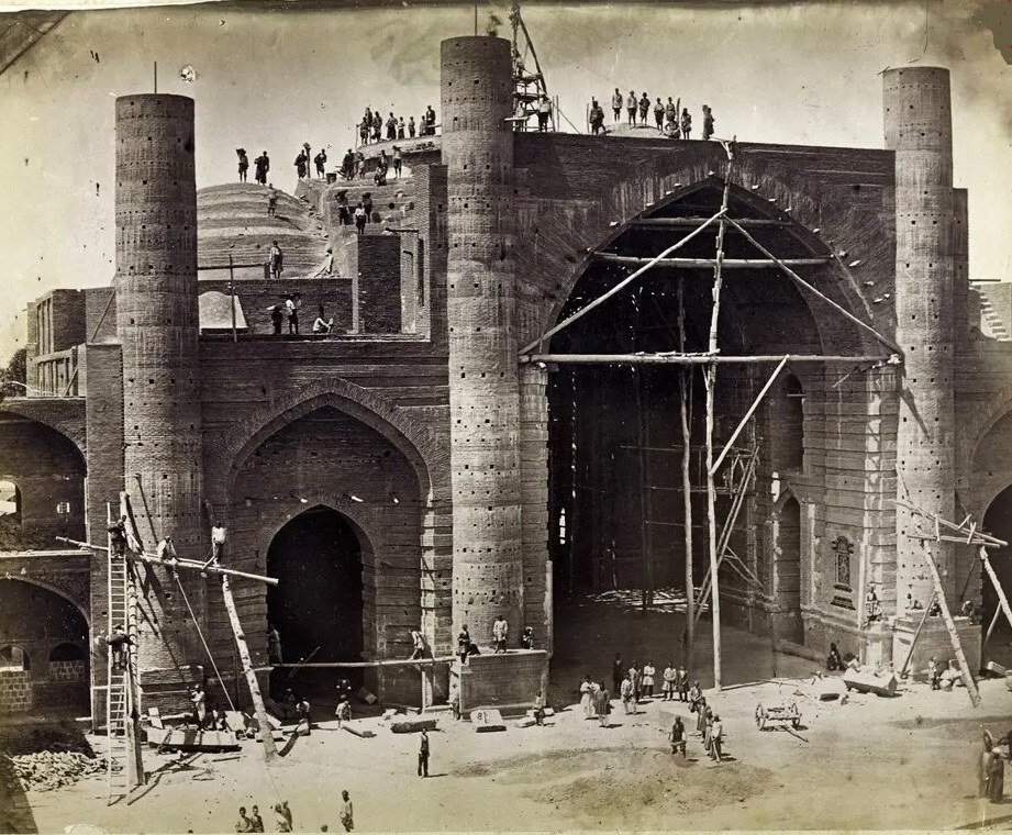 عکس/ کارگران در حال ساخت «مسجد سپهسالار» در دوران ناصرالدین‌شاه