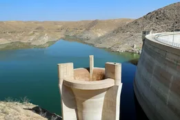 سدهای کوچک هرمزگان و کرمان در پی بارش‌های اخیر به مرحله سرریز رسیدند