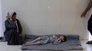 فیلم | کودک فلسطینی در مقابل چشمان مادرش در حال آب شدن است!