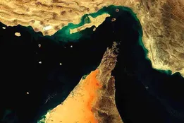 ۱۰ میلیارد دلار درآمد سالانه از تنگه هرمز / وزارت اقتصاد طرح بیمه را کلید زد