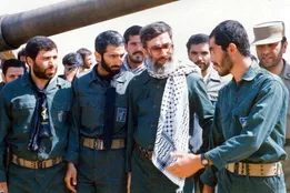 دست‌نوشته رهبر شهید پس از بازدید از یک بیمارستان صحرایی در دهه ۶۰ + عکس