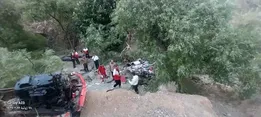 ۶ کشته و ۲۲ مصدوم در سقوط مینی‌بوس مسیر کاشمر به کوهسرخ به دره