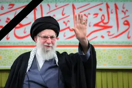 حضور بیش از ۴۰ میلیون نفر در مراسم‌های تشییع رهبر شهید انقلاب؛  «بزرگ‌ترین مراسم تاریخ بشریت»