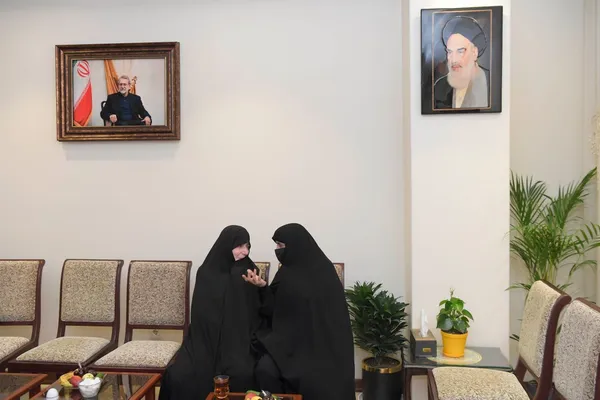 حسن روحانی در منزل شهید علی لاریجانی