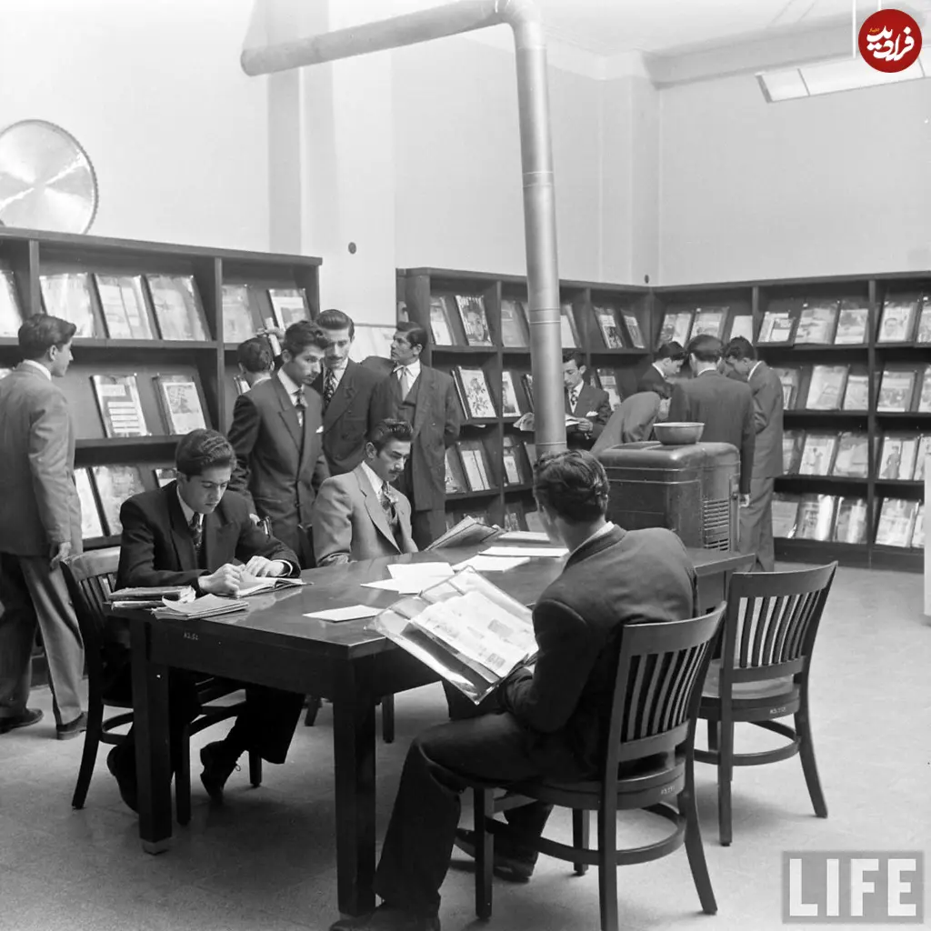 عکس/ جوانان ایرانی در کتابخانه آمریکایی در تهران؛ سال ۱۳۳۰ عکس/ جوانان ایرانی در کتابخانه آمریکایی در تهران؛ سال ۱۳۳۰