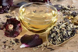 ترکیب ریشه ختمی و عسل برای تسکین گلو / راه‌های مصرف این گیاه دارویی