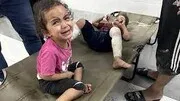فیلم | صحنه غمانگیز دلداریدادن دختربچه فلسطینی به بردار کوچکترش روی تخت بیمارستان