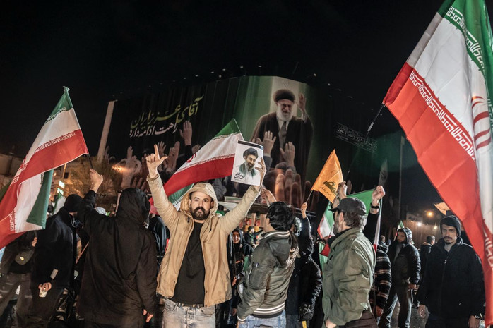 درود بر رهبر جوان انقلاب و ملت مجاهد ایران