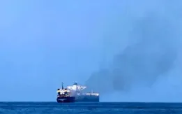نفتکش متخلف در تنگه هرمز منفجر شد