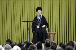 رهبر انقلاب: تقابل با آمریکا در دو کلمه خلاصه می‌شود؛ آنها طمع می‌کنند، ملت ایران مانع است