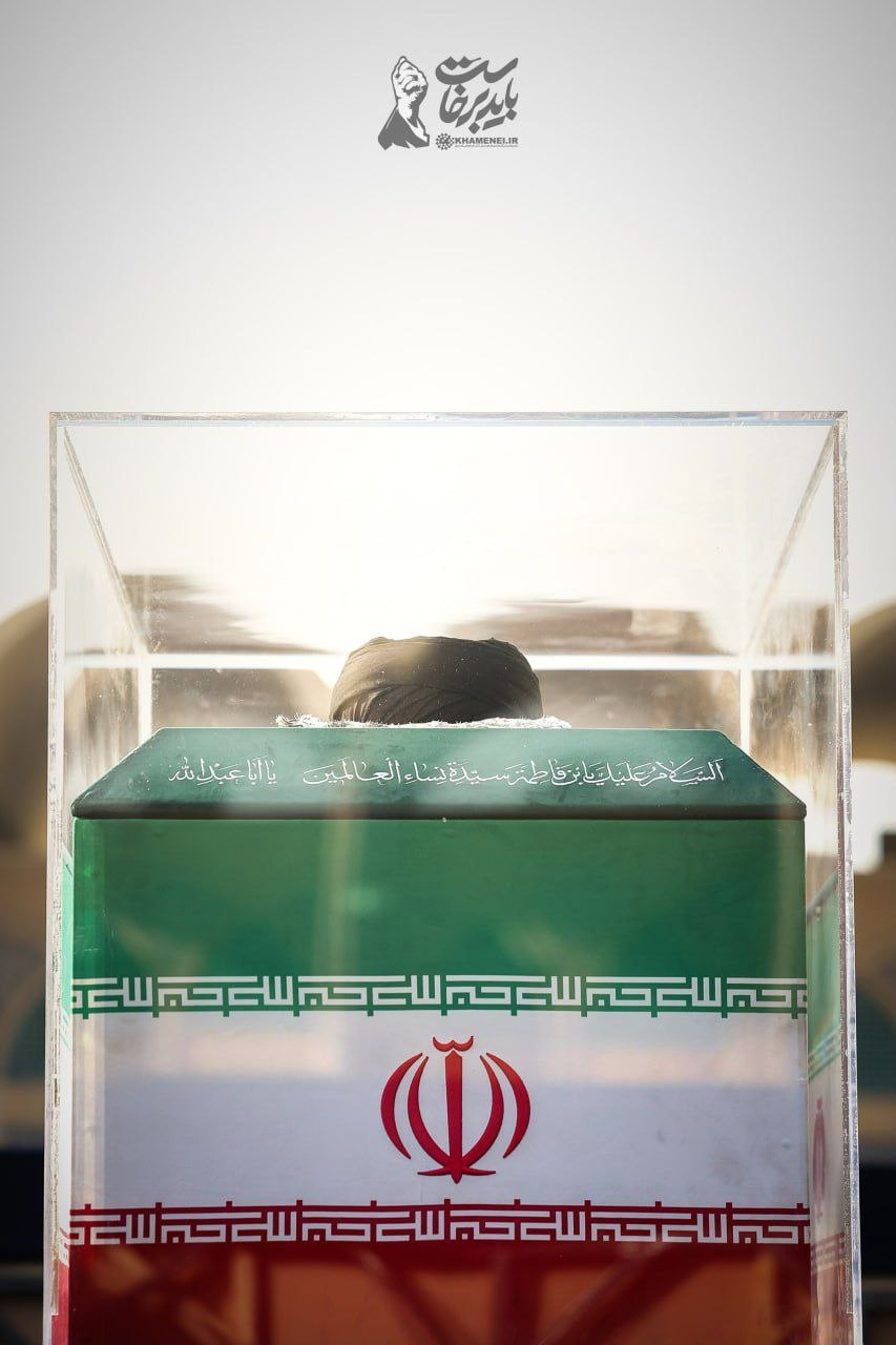 عکس / تصویری خاص از تابوت رهبر شهید با پرچم ایران