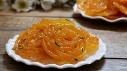 طرز تهیه زولبیا شیرینی محبوب سفره افطار+ نکات مهم تهیه زولبیا درمنزل