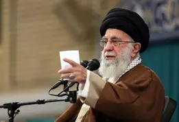رهبر انقلاب: ملّت ایران، هویت خود را به رخ دشمنان کشید و این هشداری به سیاستمداران آمریکا بود
