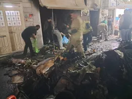 آتش‌سوزی در ساختمان مسکونی عبدل‌آباد؛ نجات دو نفر از دل شعله‌های ۶۰ متری انبار سیسمونی