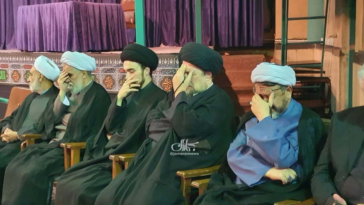 مراسم بزرگداشت رهبر شهید در جماران/ تصاویری از سید حسن خمینی و پسرش در کنار/ مهدی هاشمی هم بود + عکس مراسم بزرگداشت رهبر شهید در جماران/ تصاویری از سید حسن خمینی و پسرش در کنار/ مهدی هاشمی هم بود + عکس